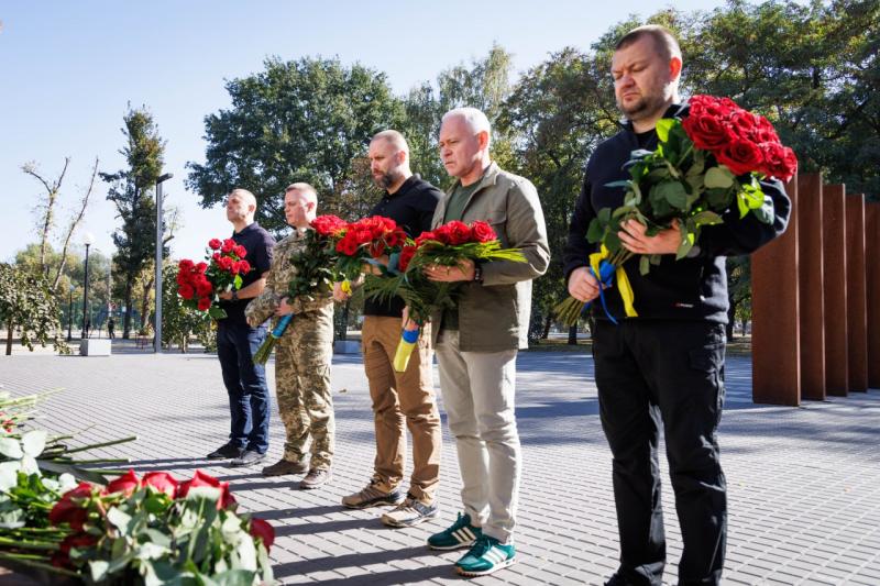 У Харківській області віддали шану пам'яті полеглих військових - Новини Весь Харків.