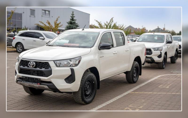 Автопарк саперів Держспецтрансслужби поповнився новими 40 пікапами Toyota Hilux - Auto24.