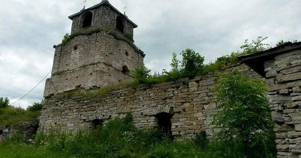 Відновлена синагога, старовинний замок та Ленін у храмі: найвизначніші пам'ятки Сатанова на Поділлі.